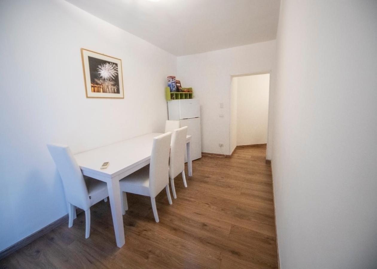 Rooms In Shared Apartment - City Center Catania Exterior foto